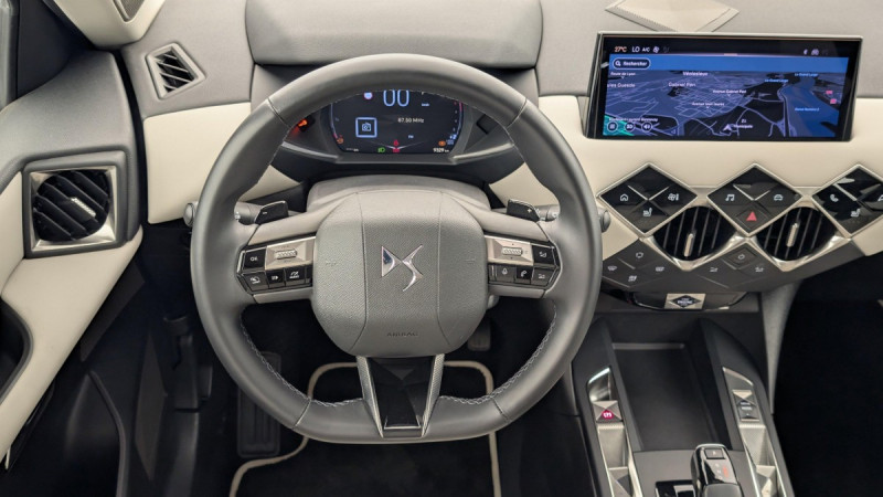 Photo 14 de l'offre de DS DS3 PureTech 130 EAT8 Esprit de Voyage à 21222€ chez Carlyss automobiles Vitré