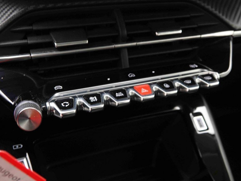 Photo 14 de l'offre de PEUGEOT 208 PureTech 100 S&S BVM6 Active à 16998€ chez Carlyss automobiles Vitré