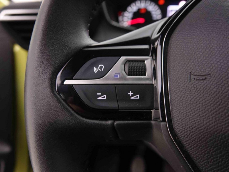 Photo 8 de l'offre de PEUGEOT 208 208 II(2) 1.2 PureTech 100ch Active à 16532€ chez Carlyss automobiles Vitré