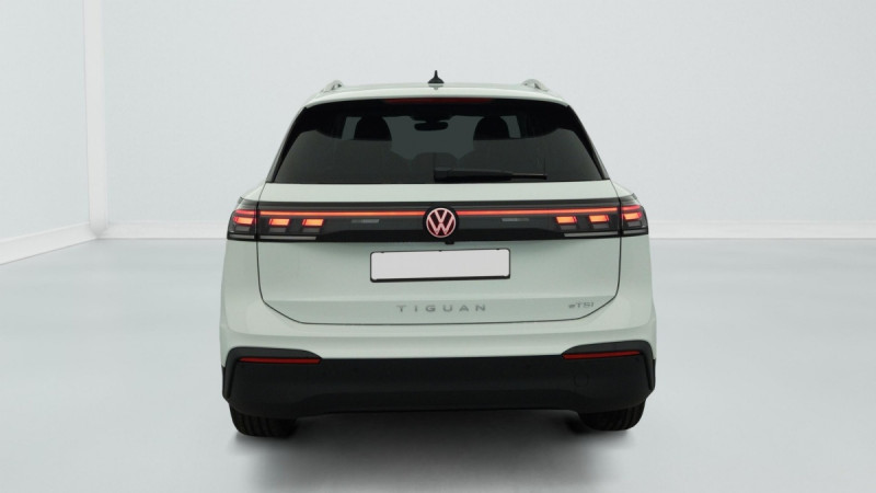 Photo 6 de l'offre de VOLKSWAGEN TIGUAN NOUVEAU 1.5 eTSI 150CV DSG7 LIFE PLUS à 37998€ chez Carlyss automobiles Vitré