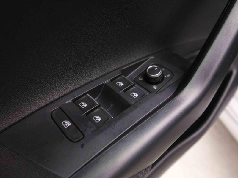 Photo 13 de l'offre de Volkswagen Taigo 1.0 TSi 115 R-Line à 27998€ chez Carlyss automobiles Vitré