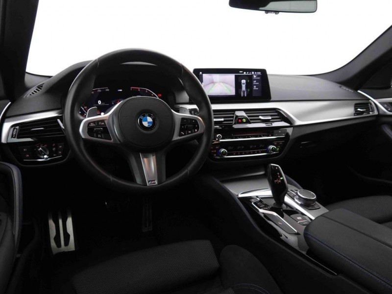Photo 9 de l'offre de Bmw 5 520i 184 Touring Steptronic M-Pack à 43298€ chez Carlyss automobiles Vitré