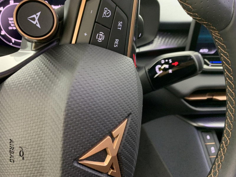 Photo 23 de l'offre de Cupra Terramar 1.5 eHybrid 204 ch DSG6 V à 41998€ chez Carlyss automobiles Vitré