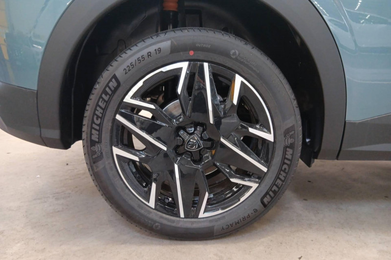 Photo 6 de l'offre de PEUGEOT 3008 Hybrid 136 e-DCS6 GT à 33898€ chez Carlyss automobiles Vitré