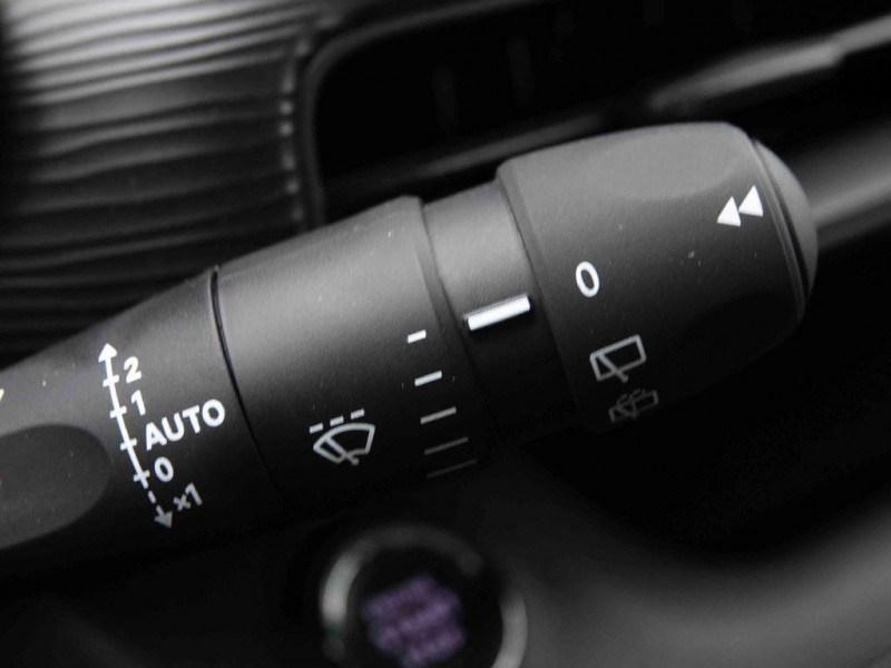 Photo 15 de l'offre de Jeep Avenger 1.2 MHEV 110 DCT6 Longitude à 26422€ chez Carlyss automobiles Vitré