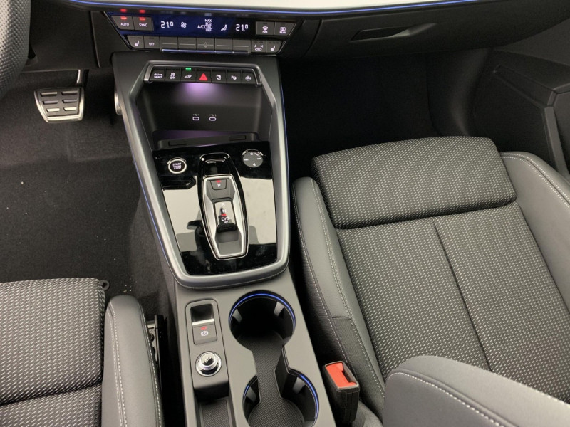 Photo 12 de l'offre de AUDI A3 SPORTBACK NOUVELLE 45 TFSI E HYBRIDE RECHARGEABLE 272 S TRONIC 6 S LINE à 43998€ chez Carlyss automobiles Vitré