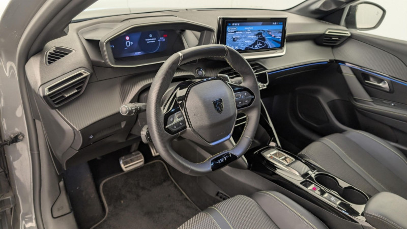 Photo 15 de l'offre de PEUGEOT 208 Hybrid 136 e-DCS6 GT à 21340€ chez Carlyss automobiles Vitré