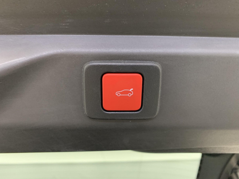 Photo 12 de l'offre de PEUGEOT 3008 Hybrid 145 e-DCS6 GT à 32958€ chez Carlyss automobiles Vitré