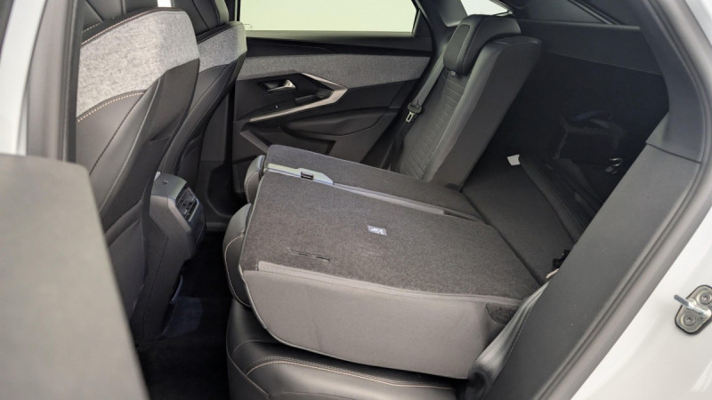 Photo 12 de l'offre de PEUGEOT 3008 NOUVEAU HYBRID 136 E-DCS6 ALLURE à 30298€ chez Carlyss automobiles Vitré