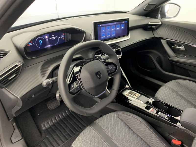 Photo 15 de l'offre de PEUGEOT 2008 Hybrid 145 e-DCS6 Allure à 24998€ chez Carlyss automobiles Vitré