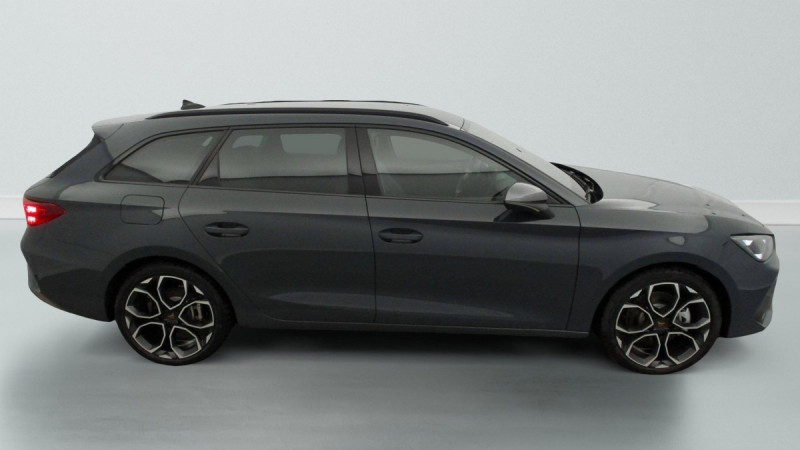 Photo 8 de l'offre de Cupra LEON Sportstourer eHybrid 204 ch DSG6 V à 33498€ chez Carlyss automobiles Vitré