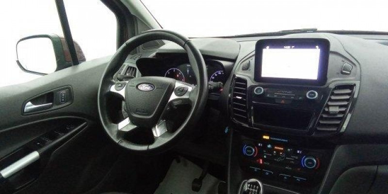 Photo 2 de l'offre de FORD TOURNEO CONNECT Tourneo Connect 1.5 L EcoBlue 120 S&S Titanium à 23817€ chez Carlyss automobiles Vitré