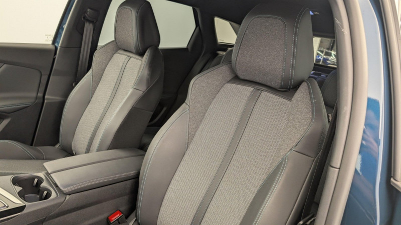 Photo 16 de l'offre de PEUGEOT 3008 Hybrid 136 e-DCS6 Allure Pack à 27562€ chez Carlyss automobiles Vitré