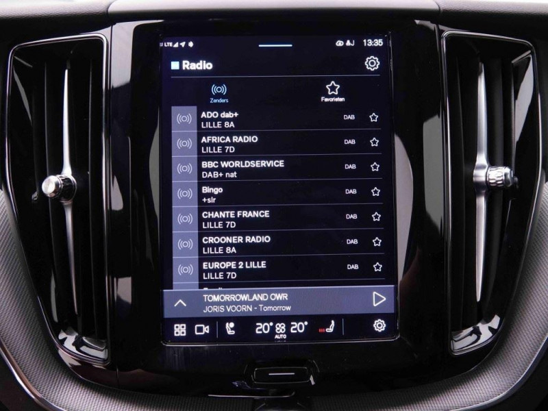 Photo 8 de l'offre de VOLVO XC60 2.0 B4 197 Geartronic Plus Dark à 51765€ chez Carlyss automobiles Vitré