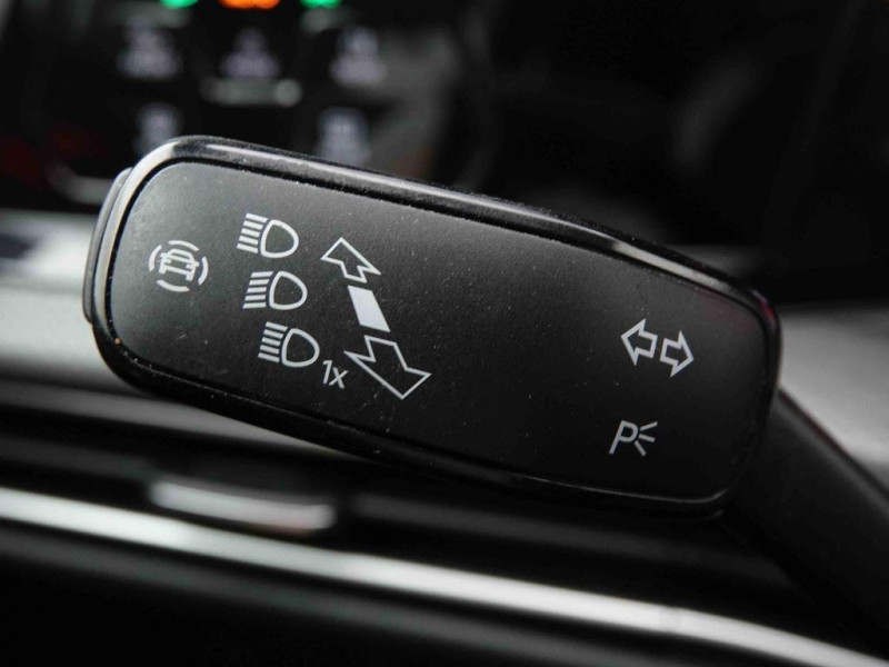 Photo 21 de l'offre de Volkswagen Golf GTi 2.0 TSi 245 DSG Black Style à 31114€ chez Carlyss automobiles Vitré