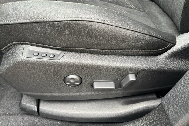 Photo 17 de l'offre de DS DS7 BlueHDi 130 EAT8 Pallas à 33598€ chez Carlyss automobiles Vitré