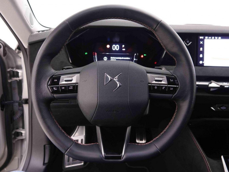 Photo 9 de l'offre de DS DS4 1.2 T 130 EAT8 Performance Line à 26198€ chez Carlyss automobiles Vitré