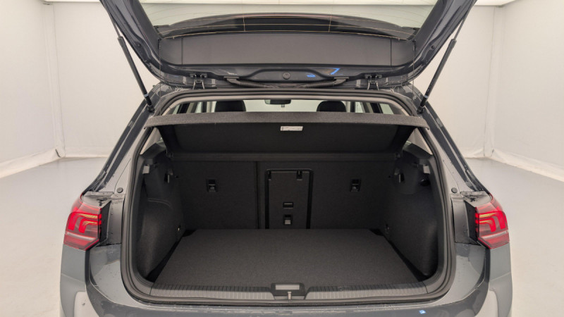 Photo 11 de l'offre de VOLKSWAGEN GOLF 8 1.5 ETSI EVO2 150 DSG7 LIFE PLUS à 30598€ chez Carlyss automobiles Vitré