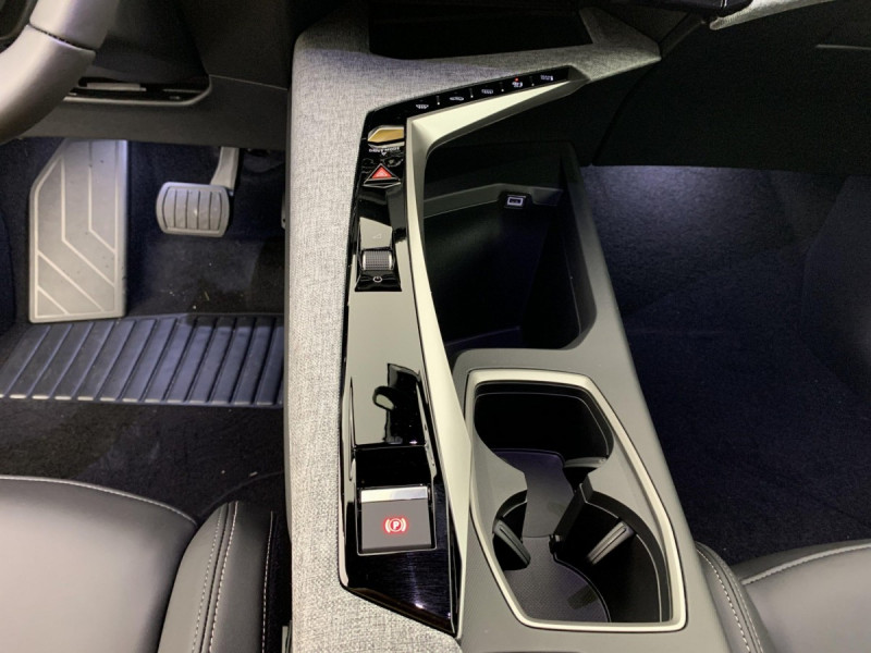 Photo 18 de l'offre de PEUGEOT 3008 Hybrid 145 e-DCS6 Allure à 28998€ chez Carlyss automobiles Vitré