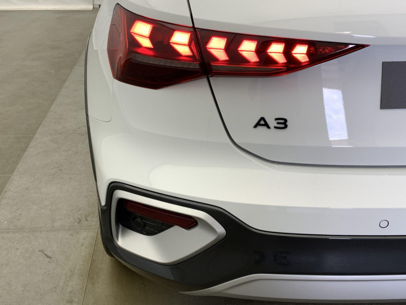 Photo 17 de l'offre de Audi A3 ALLSTREET TFSI e Hybride rechargeable 204 S tronic 6 Design à 42998€ chez Carlyss automobiles Vitré
