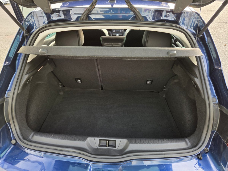 Photo 26 de l'offre de Renault Mégane Berline (4) Intens TCe 140 FAP à 15990€ chez Carlyss automobiles Vitré