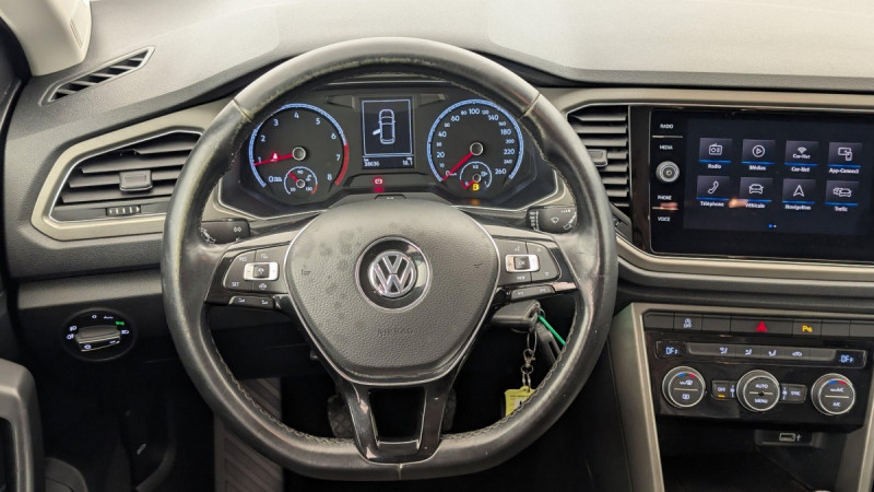 Photo 14 de l'offre de VOLKSWAGEN T-roc 1.0 TSI 115 START/STOP BVM6 LOUNGE BUSINESS à 19883€ chez Carlyss automobiles Vitré