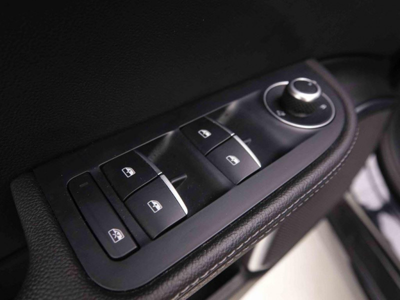 Photo 23 de l'offre de ALFA ROMEO Giulia 2.0 Turbo Q4 AT8 Veloce à 35656€ chez Carlyss automobiles Vitré