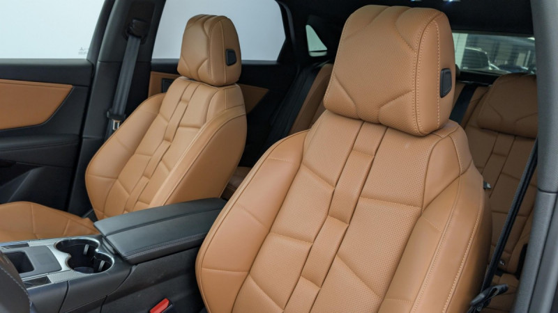 Photo 15 de l'offre de DS DS7 Crossback Hybride E-Tense 300 EAT8 4x4 Rivoli à 29080€ chez Carlyss automobiles Vitré