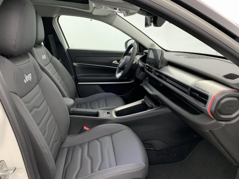 Photo 9 de l'offre de Jeep Avenger 1.2 Turbo T3 110 ch e-Hybrid BVR6 Summit à 27998€ chez Carlyss automobiles Vitré