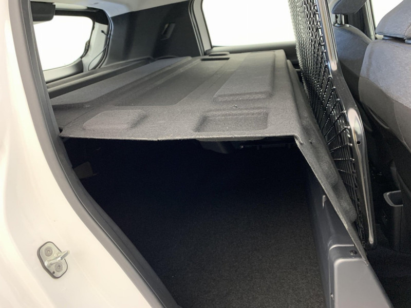 Photo 9 de l'offre de Citroën C3 SOCIETE NOUVELLE TURBO 100 BVM PRO à 17097€ chez Carlyss automobiles Vitré