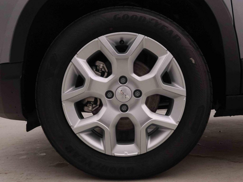 Photo 14 de l'offre de Jeep Avenger 1.2 MHEV 110 DCT6 Altitude à 27498€ chez Carlyss automobiles Vitré