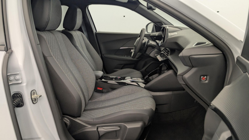 Photo 9 de l'offre de PEUGEOT 2008 Hybrid 136 e-DCS6 Allure à 23598€ chez Carlyss automobiles Vitré