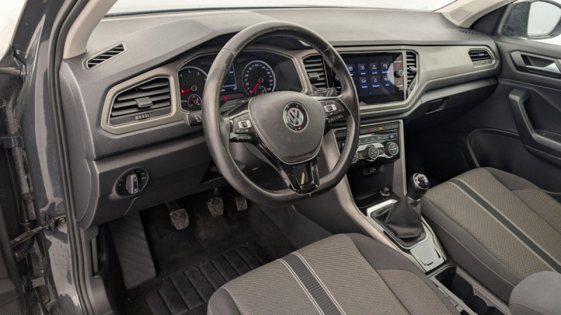 Photo 15 de l'offre de VOLKSWAGEN T-roc 1.0 TSI 115 START/STOP BVM6 LOUNGE BUSINESS à 19883€ chez Carlyss automobiles Vitré