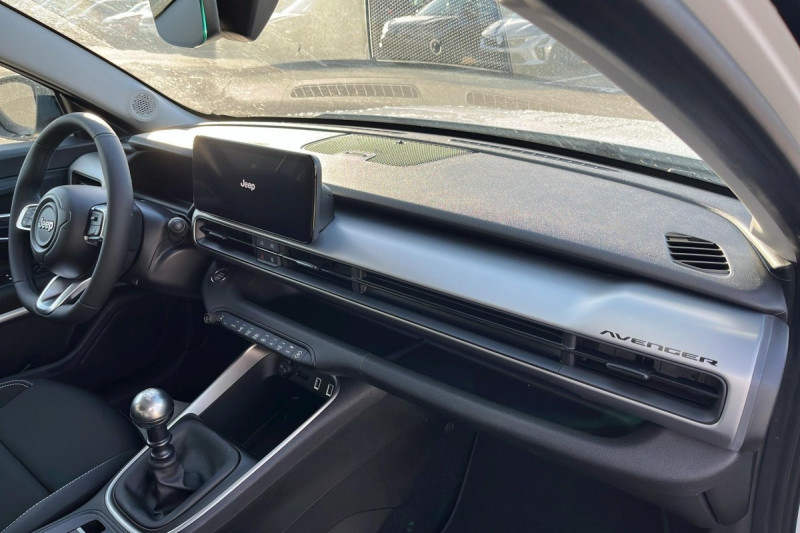 Photo 12 de l'offre de Jeep Avenger 1.2 Turbo T3 100 ch Summit à 23998€ chez Carlyss automobiles Vitré