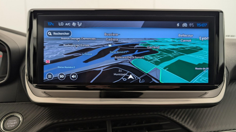 Photo 17 de l'offre de PEUGEOT 2008 Hybrid 136 e-DCS6 Allure à 23598€ chez Carlyss automobiles Vitré