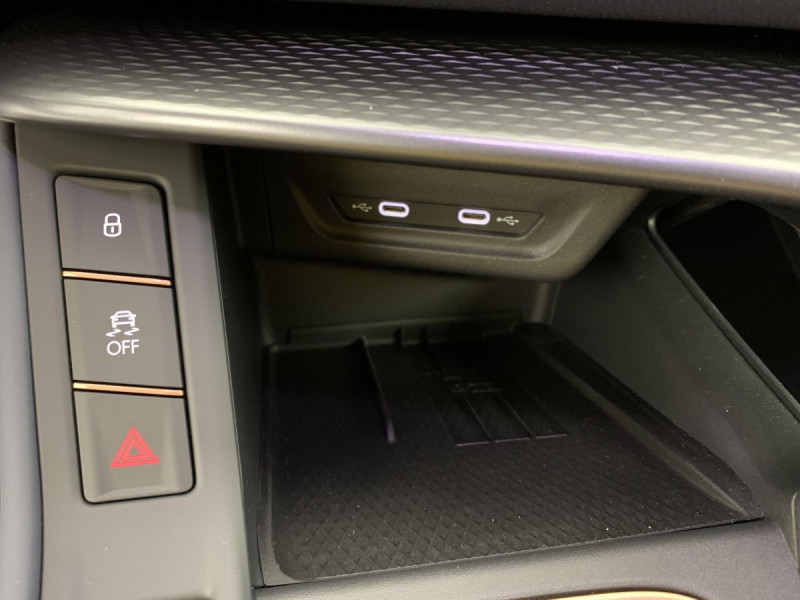 Photo 22 de l'offre de Cupra Terramar 1.5 eTSI Hybrid 150 ch DSG7 V à 35998€ chez Carlyss automobiles Vitré