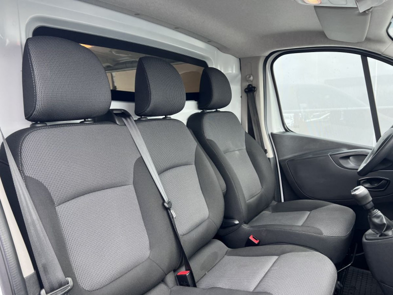 Photo 5 de l'offre de Renault Trafic (3) 15408 euros HT NV FG CF L1H1 1200 Energy dCi 145 à 18490€ chez Carlyss automobiles Vitré