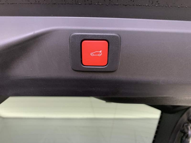 Photo 20 de l'offre de PEUGEOT 3008 Hybrid 145 e-DCS6 GT à 33998€ chez Carlyss automobiles Vitré