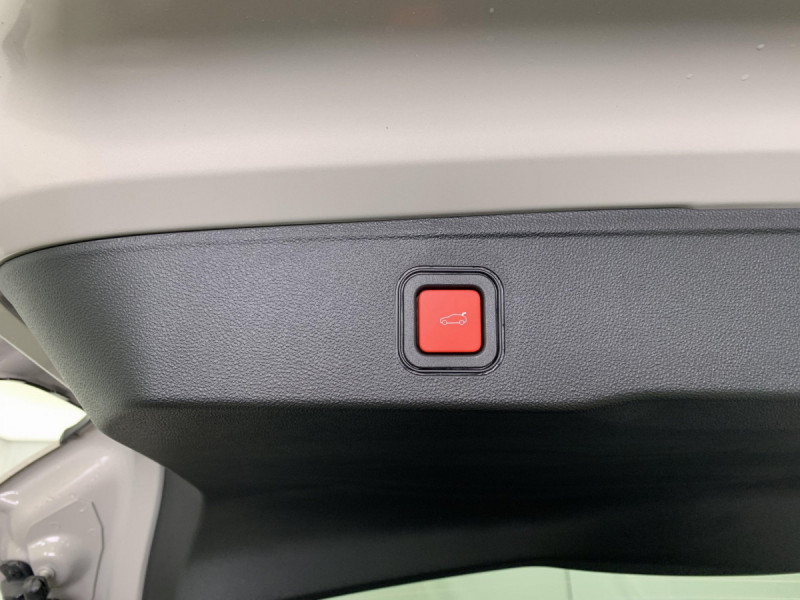 Photo 12 de l'offre de Jeep Avenger 1.2 Turbo T3 100 ch Summit à 23998€ chez Carlyss automobiles Vitré