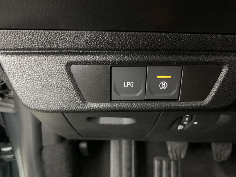 Photo 19 de l'offre de DACIA Sandero ECO-G 100 GSR2 Expression à 15998€ chez Carlyss automobiles Vitré