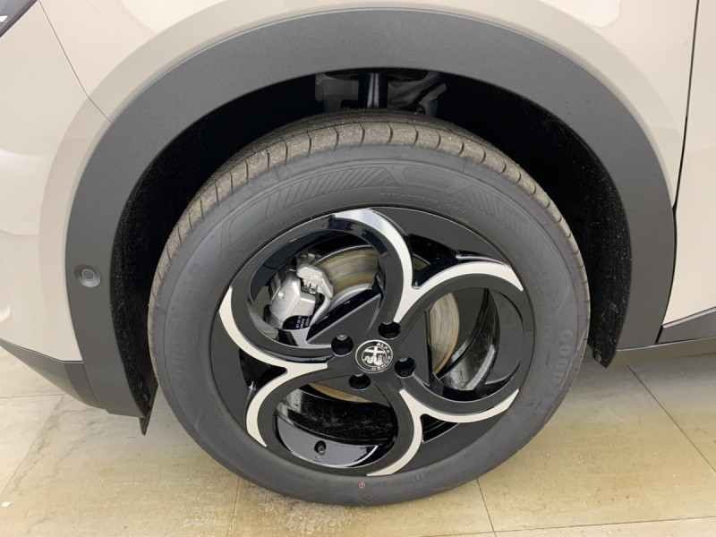 Photo 20 de l'offre de Alfa Romeo Junior 1.2 Ibrida 145 ch eDCT6 Speciale à 31998€ chez Carlyss automobiles Vitré