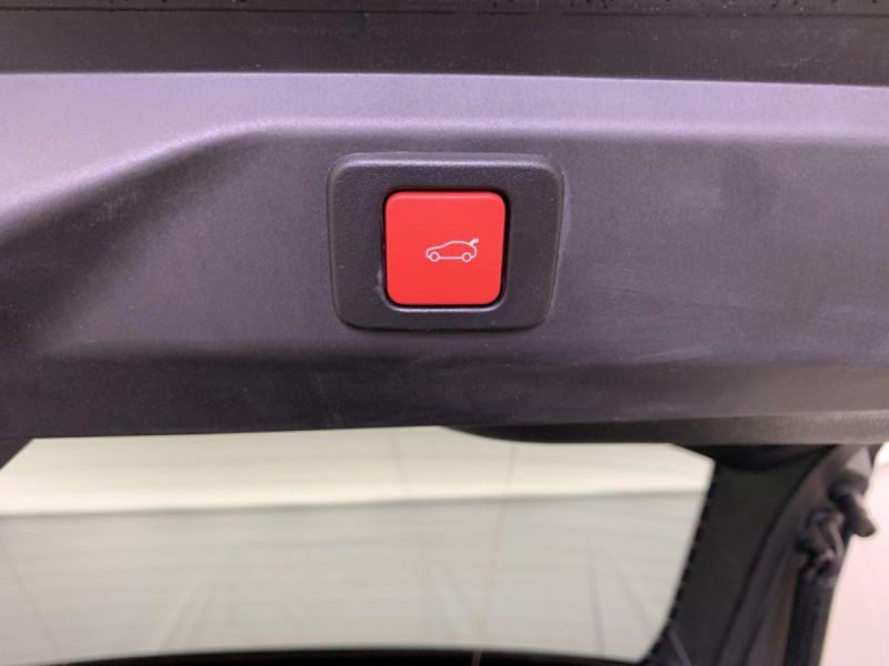 Photo 14 de l'offre de PEUGEOT 3008 Hybrid 145 e-DCS6 GT à 34998€ chez Carlyss automobiles Vitré