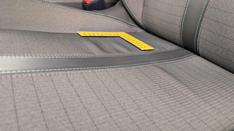 Photo 23 de l'offre de PEUGEOT 208 PureTech 100 S&S BVM6 Allure à 16293€ chez Carlyss automobiles Vitré