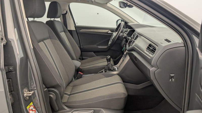 Photo 9 de l'offre de VOLKSWAGEN T-roc 1.0 TSI 115 START/STOP BVM6 LOUNGE BUSINESS à 19883€ chez Carlyss automobiles Vitré