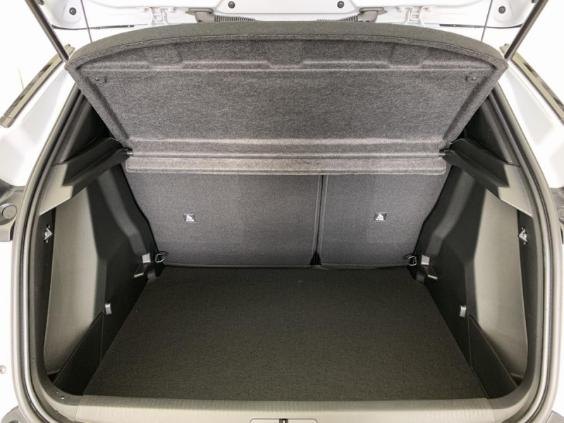 Photo 11 de l'offre de PEUGEOT 2008 Hybrid 145 e-DCS6 Allure à 24998€ chez Carlyss automobiles Vitré