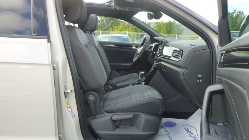 Photo 22 de l'offre de VOLKSWAGEN T-roc T-Roc 1.5 TSI EVO2 150 Start/Stop DSG7 R-Line Edition à 36398€ chez Carlyss automobiles Vitré