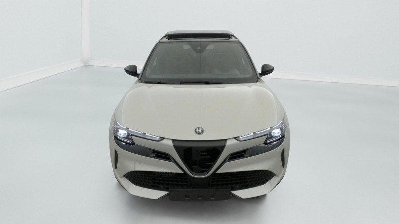 Photo 2 de l'offre de Alfa Romeo Junior 1.2 Ibrida 145 ch eDCT6 Speciale à 31998€ chez Carlyss automobiles Vitré