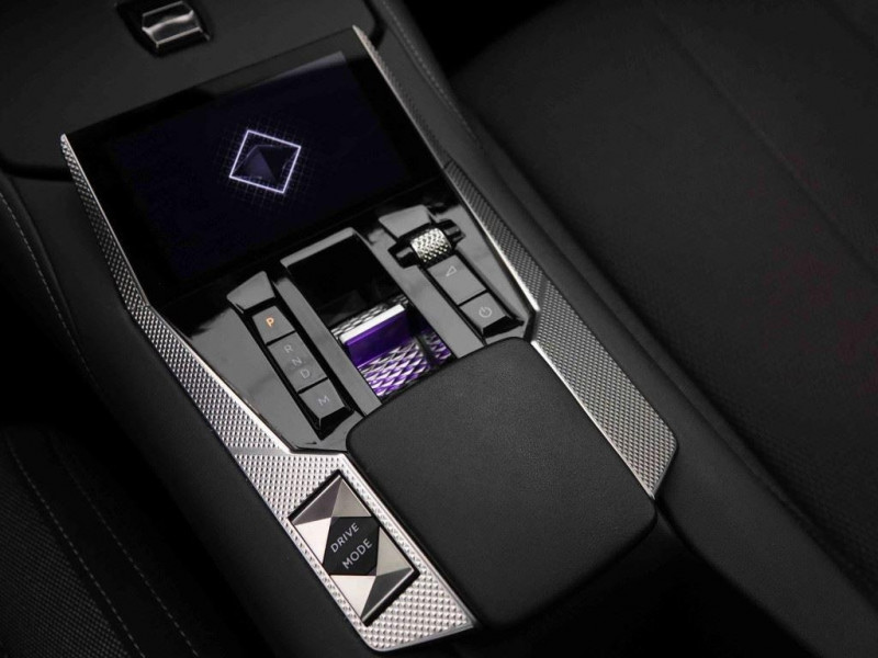 Photo 15 de l'offre de DS DS4 1.2 T 130 EAT8 Bastille à 24198€ chez Carlyss automobiles Vitré