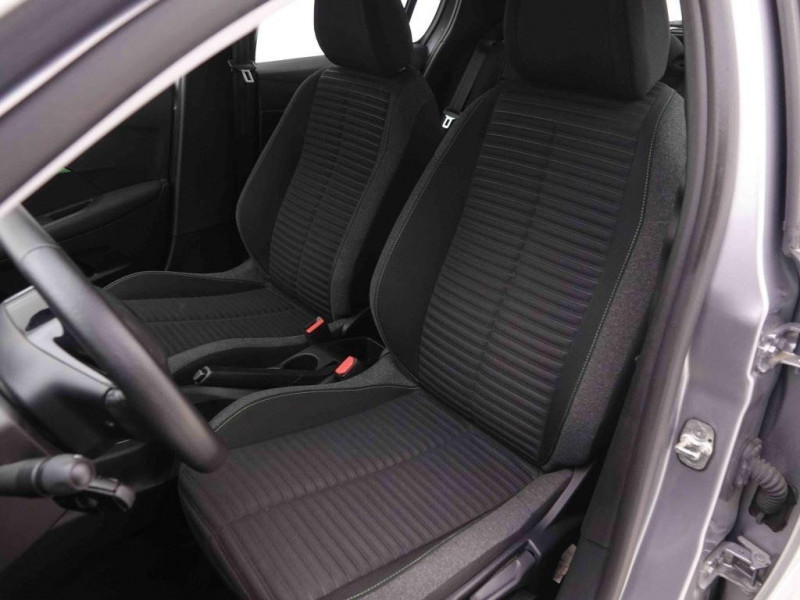 Photo 5 de l'offre de PEUGEOT 208 PureTech 100 S&S BVM6 Active à 17498€ chez Carlyss automobiles Vitré