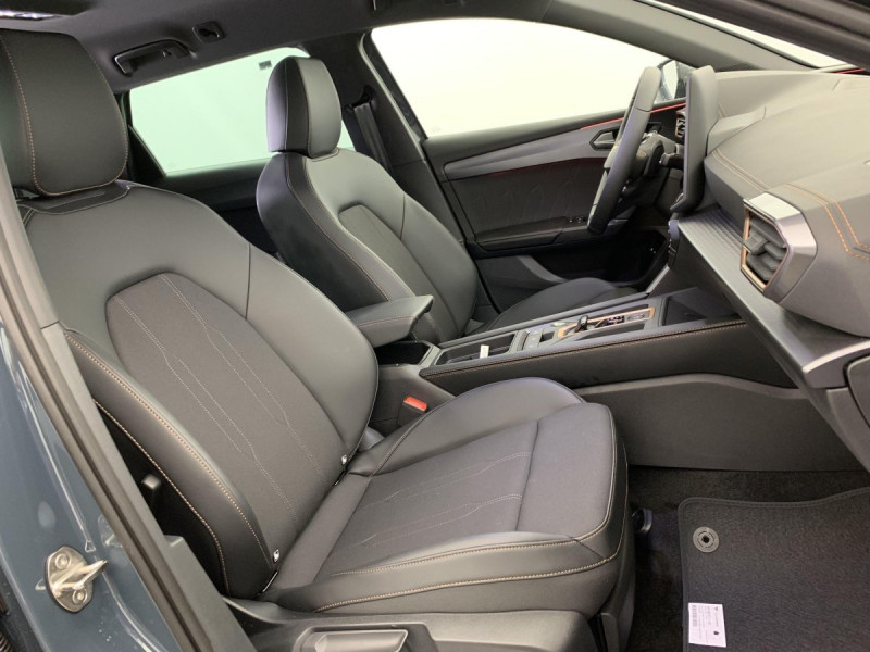 Photo 9 de l'offre de Cupra LEON Sportstourer eHybrid 204 ch DSG6 V à 33498€ chez Carlyss automobiles Vitré